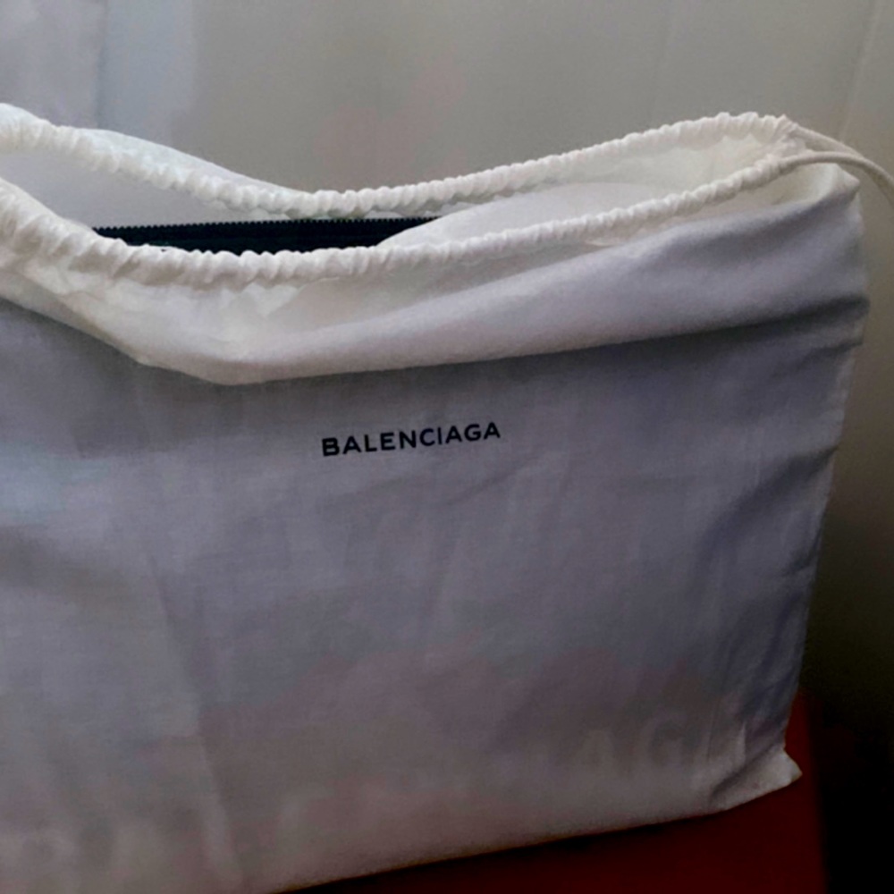 BALENCIAGA Women’s Cash Large Pouch With handle in Black/White